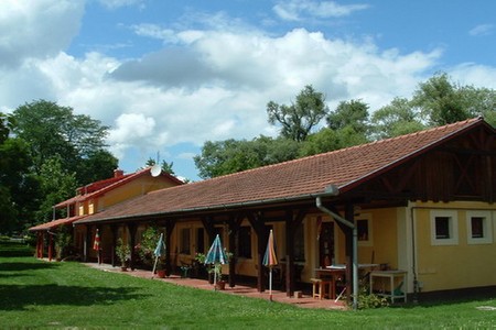 Vendégház Kehidakustányban, mediterrán étterem Kehidakustányban, apartman Kehidakustányban, udvari parkoló Kehidakustányban, grillezési lehetőség Kehidakustányban, élmény- és termálfürdő Kehidakustány közelében Vendégház Kehidakustányban, mediterrán étterem Kehidakustányban, apartman Kehidakustányban, udvari parkoló Kehidakustányban, grillezési lehetőség Kehidakustányban, élmény- és termálfürdő Kehidakustány közelében